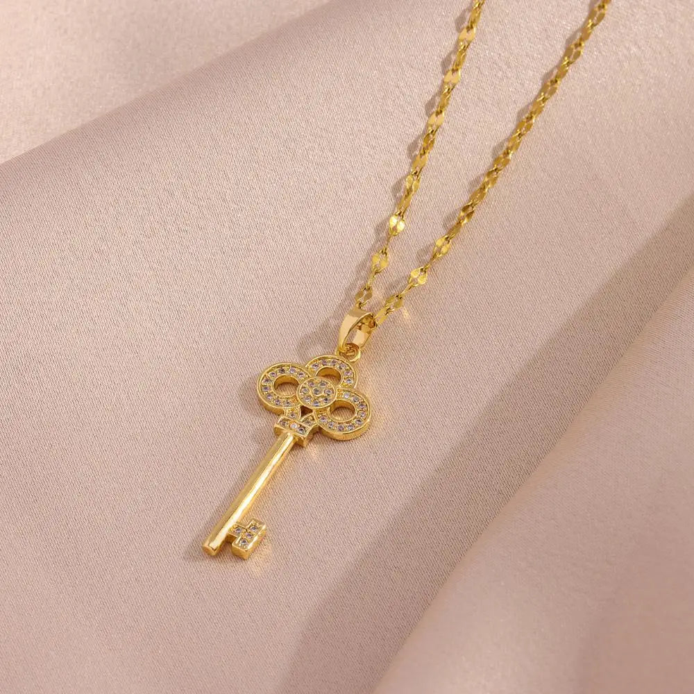 Key pendant necklace