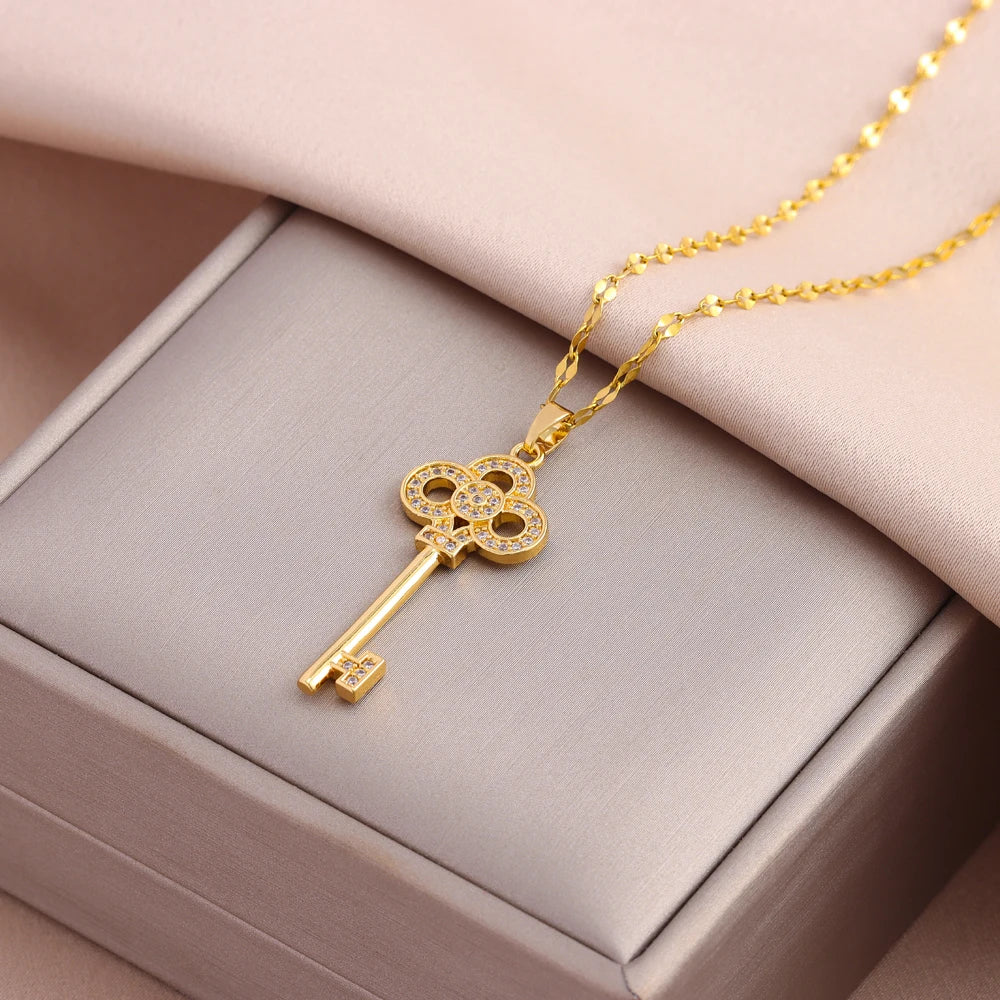 Key pendant necklace